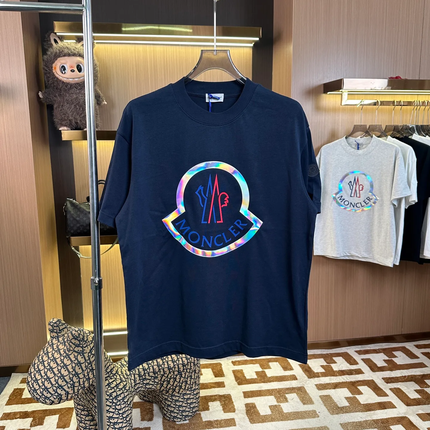 《 》MONCLER~ T ， 32 300 ， ， ， ， ！ ， ， ， ， ， ！ Size：S~M~L~XL~2XL
